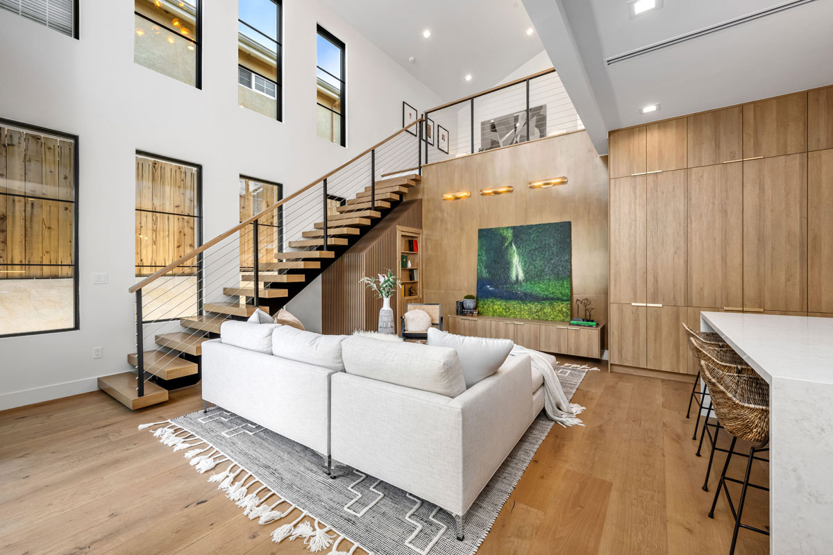 Anakainish Spitiou Sthn Parnitha