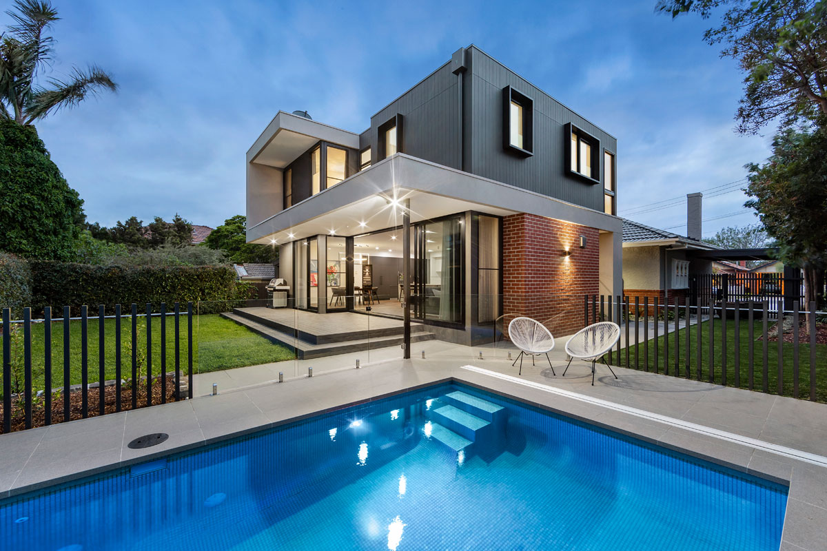 Anakainish Spitiou Sthn Varkiza